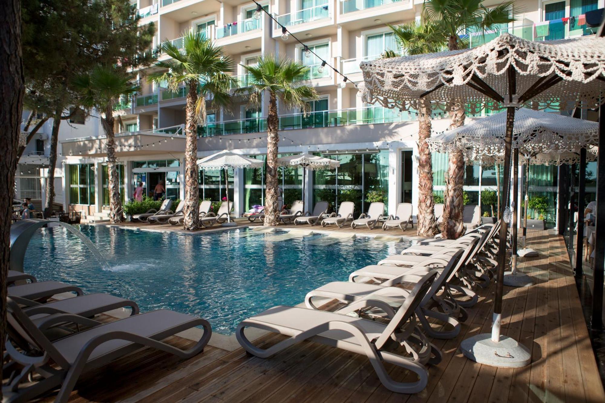 Albanian Star Hotel Kryemëdhej Exterior foto